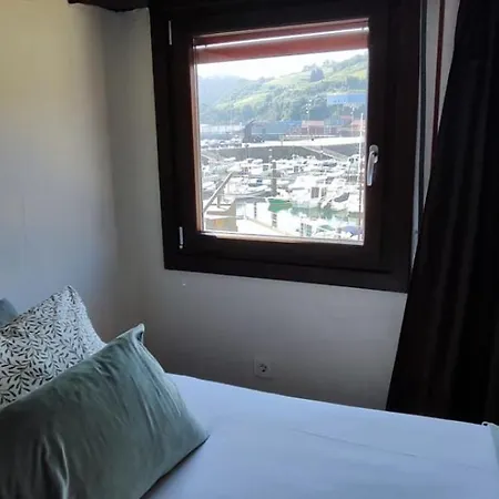 La Txalupa De * Bermeo